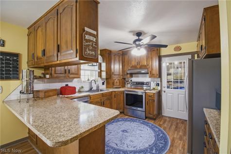 12097 Lisa Avenue NW Hartville OH 44632