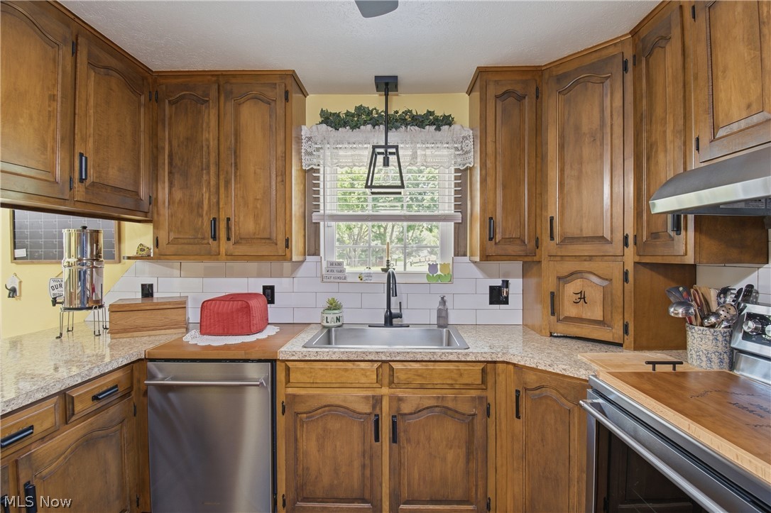 12097 Lisa Avenue NW Hartville OH 44632