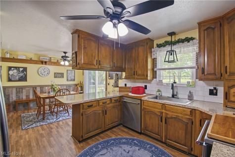 12097 Lisa Avenue NW Hartville OH 44632