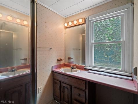 6531 Bonroi Drive Seven Hills OH 44131