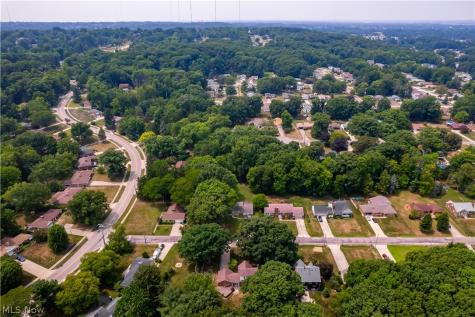 6531 Bonroi Drive Seven Hills OH 44131