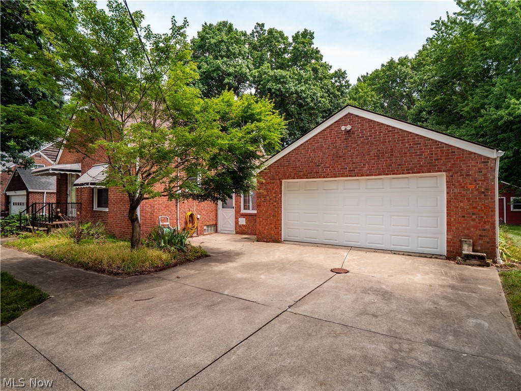 6531 Bonroi Drive Seven Hills OH 44131