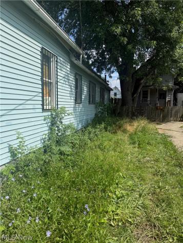 7505 Elton Avenue Cleveland OH 44102