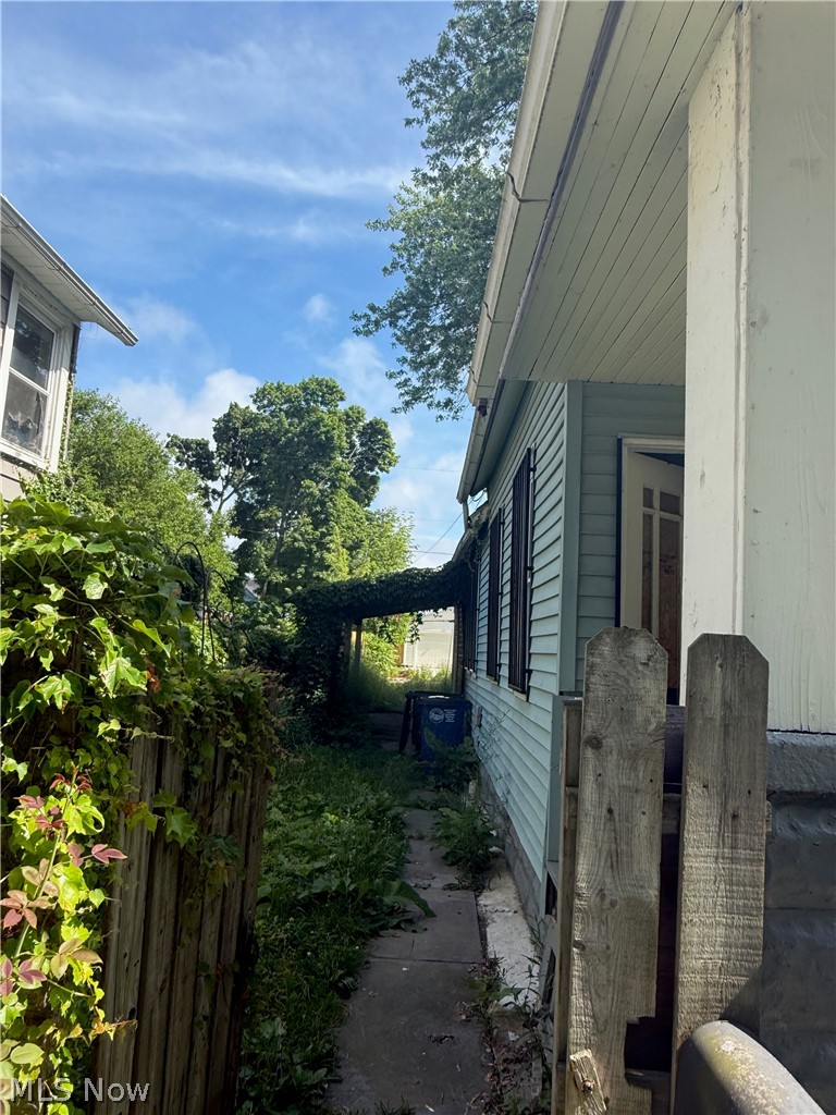 7505 Elton Avenue Cleveland OH 44102