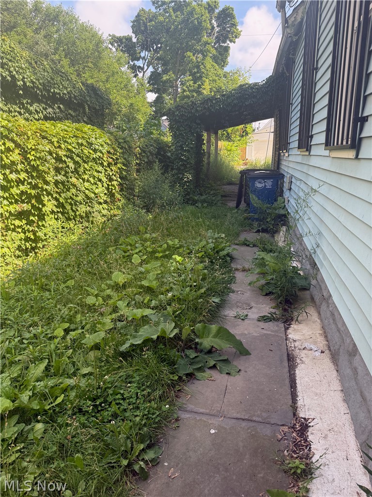 7505 Elton Avenue Cleveland OH 44102