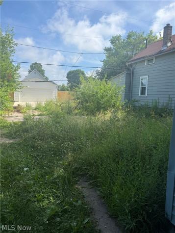 7505 Elton Avenue Cleveland OH 44102