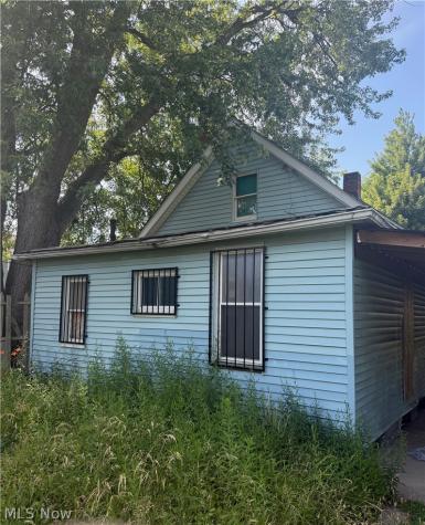 7505 Elton Avenue Cleveland OH 44102