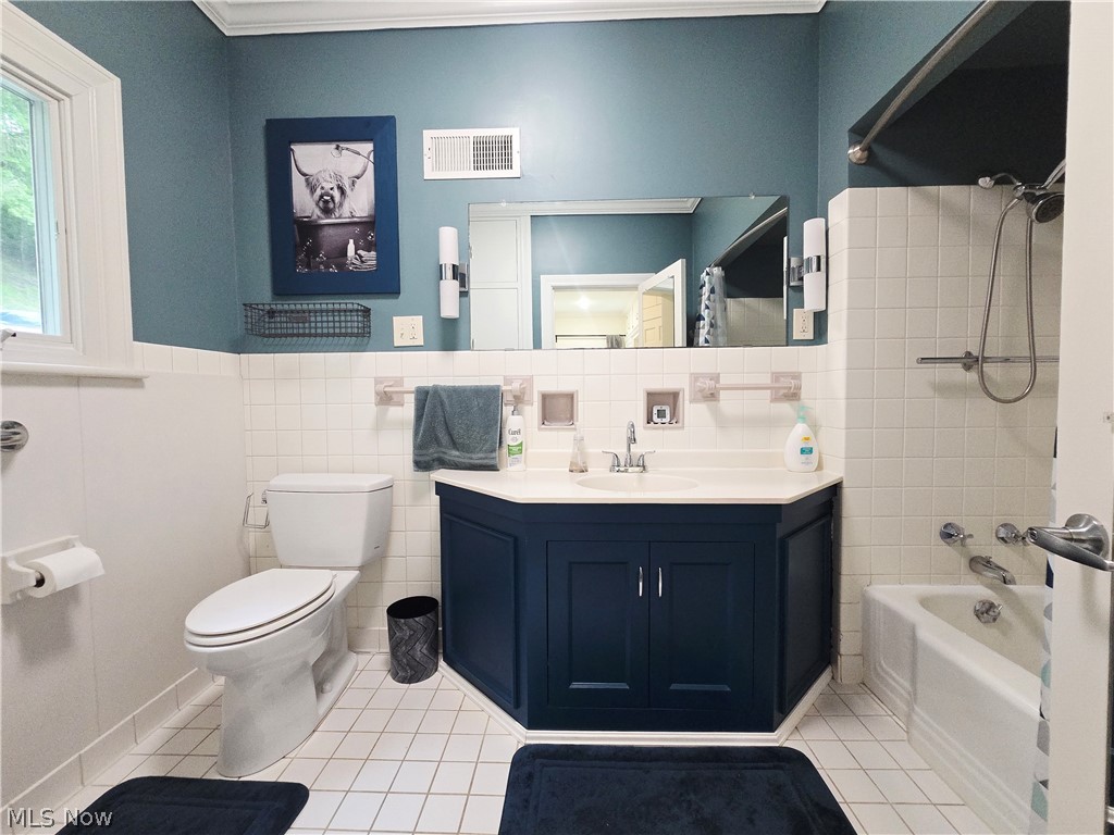 885 Sheridan Road Coshocton OH 43812