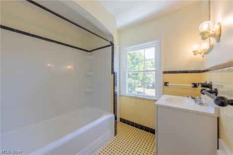 2188 Cranston Road University Heights OH 44118