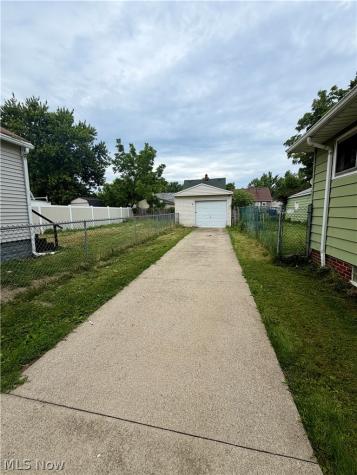 13210 Carrington Avenue Cleveland OH 44135
