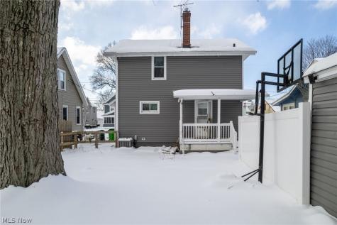 241 24th Street NW Barberton OH 44203