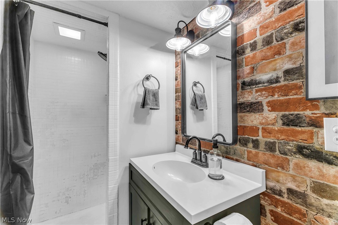 4259 W 202 Street Fairview Park OH 44126