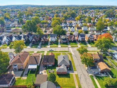 2530 Brookview Boulevard Parma OH 44134