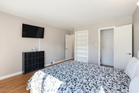 2530 Brookview Boulevard Parma OH 44134