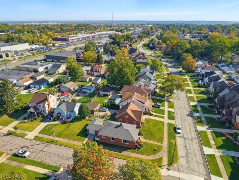 2530 Brookview Boulevard Parma OH 44134