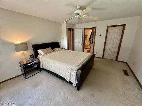 16492 Sunwood Oval Strongsville OH 44136