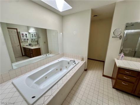 16492 Sunwood Oval Strongsville OH 44136