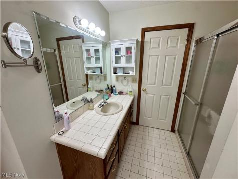 16492 Sunwood Oval Strongsville OH 44136
