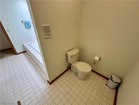 16492 Sunwood Oval Strongsville OH 44136