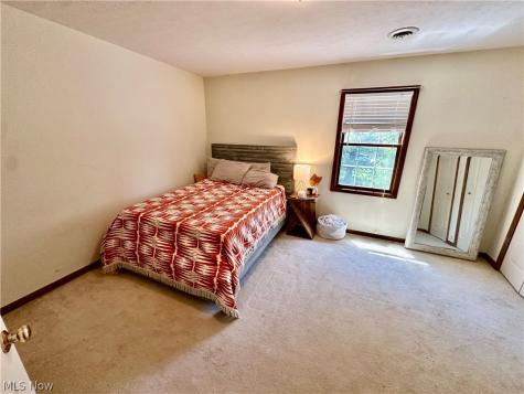 16492 Sunwood Oval Strongsville OH 44136
