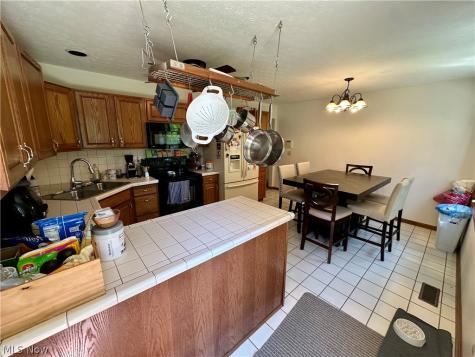 16492 Sunwood Oval Strongsville OH 44136