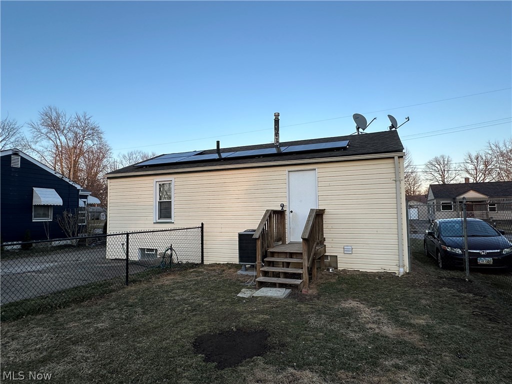 1867 Sheridan Avenue NE Warren OH 44483