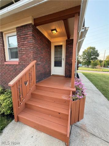 963 Warren Avenue Niles OH 44446