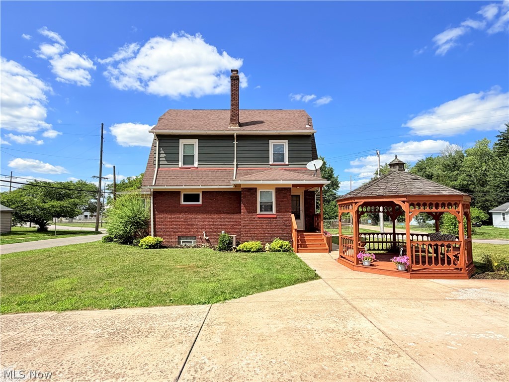 963 Warren Avenue Niles OH 44446