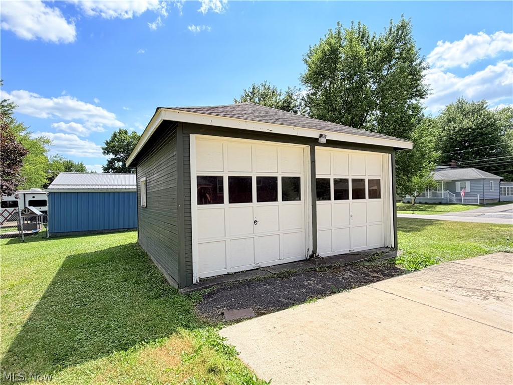 963 Warren Avenue Niles OH 44446