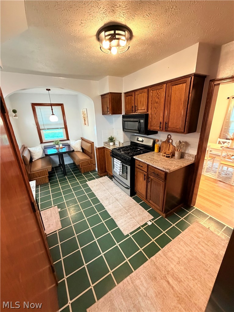 963 Warren Avenue Niles OH 44446