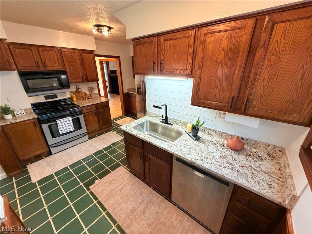 963 Warren Avenue Niles OH 44446