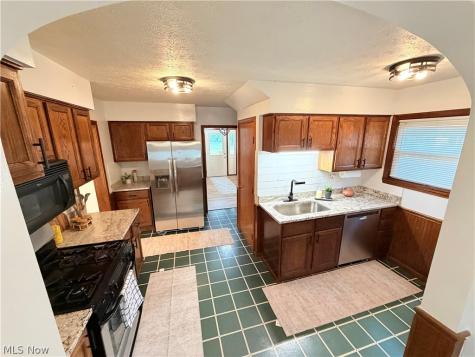 963 Warren Avenue Niles OH 44446