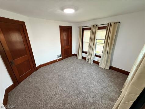 963 Warren Avenue Niles OH 44446
