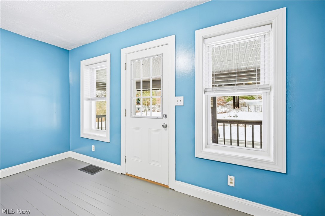 1032 Hartwood Road NW Magnolia OH 44643