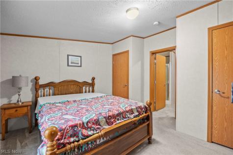 354 Pin Oak Circle Elyria OH 44035