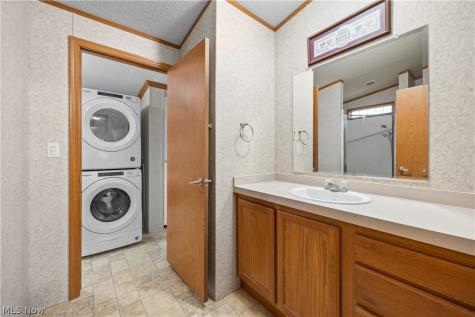 354 Pin Oak Circle Elyria OH 44035