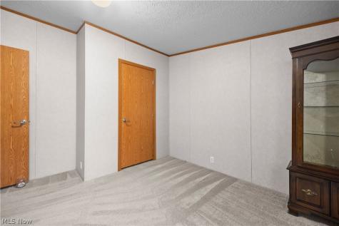 354 Pin Oak Circle Elyria OH 44035