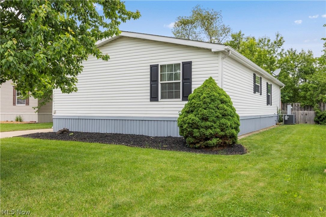 354 Pin Oak Circle Elyria OH 44035