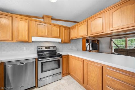 354 Pin Oak Circle Elyria OH 44035
