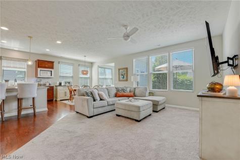 8024 Parkcroft Drive Mentor OH 44060