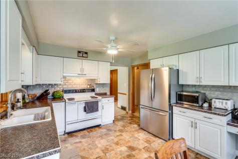 1204 Taplin Avenue New Franklin OH 44319