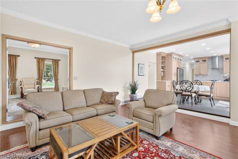 8753 Treetop Trail Broadview Heights OH 44147