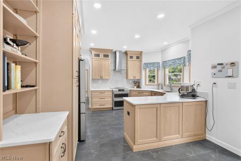 8753 Treetop Trail Broadview Heights OH 44147