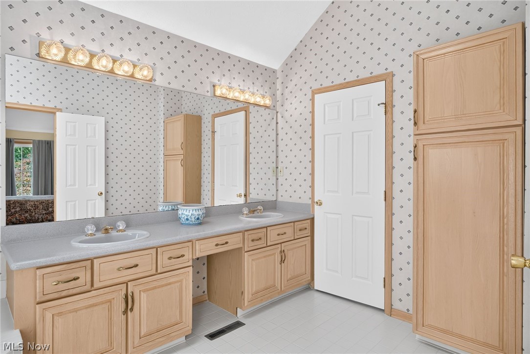 8753 Treetop Trail Broadview Heights OH 44147