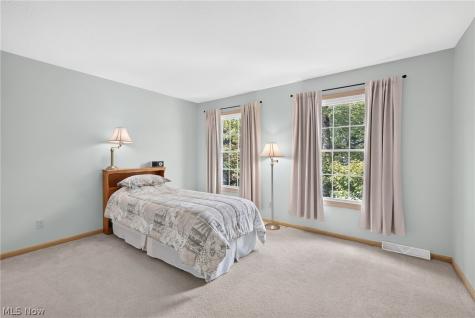 8753 Treetop Trail Broadview Heights OH 44147
