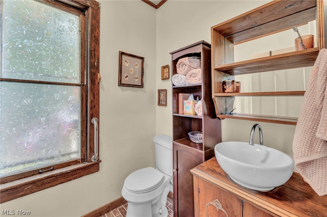 6012 Apollo Road NE Salineville OH 43945