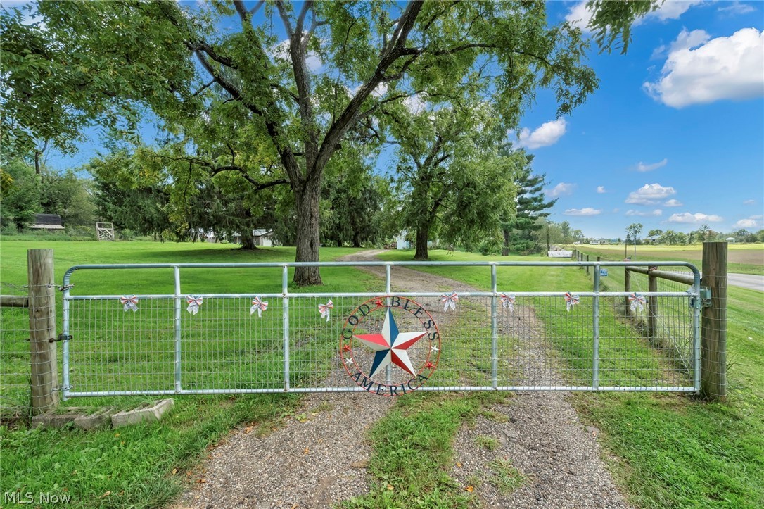 6012 Apollo Road NE Salineville OH 43945