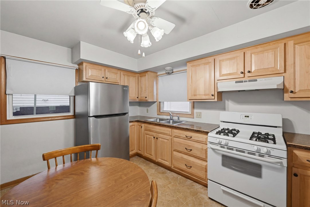 404 Elizabeth Street Hubbard OH 44425