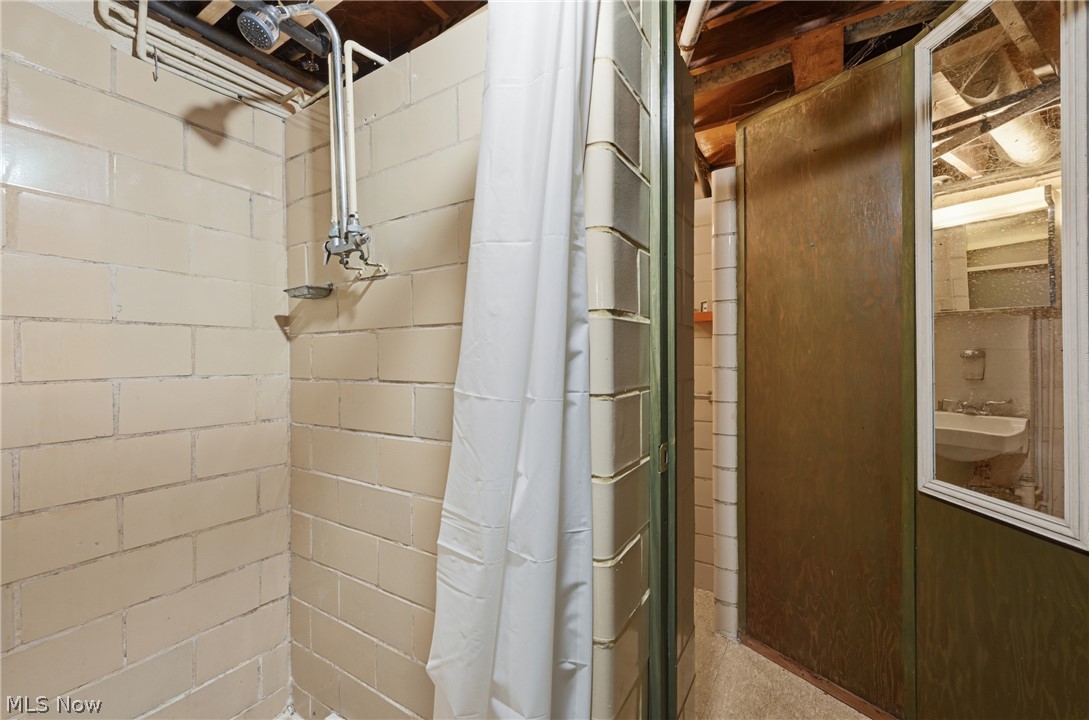 404 Elizabeth Street Hubbard OH 44425