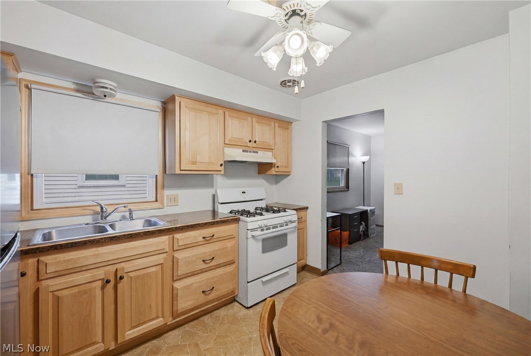 404 Elizabeth Street Hubbard OH 44425